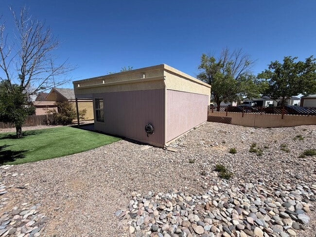Building Photo - 2 Bedroom Single Story Home Available Near Unser Blvd NE & Northern Blvd NE in North Hills Rio Ra...