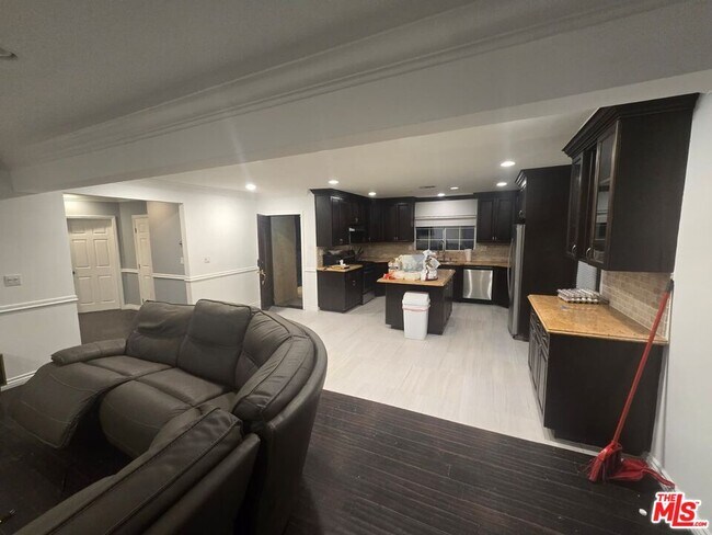 Building Photo - 19150 Topham St