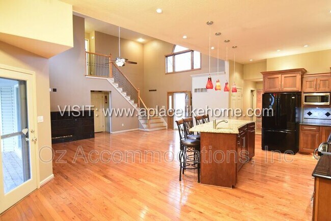 Building Photo - 1140 SW Huntington Rd