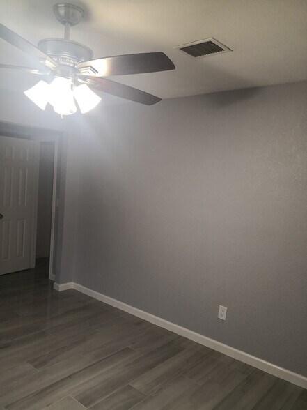 Master Bedroom, with ceiling fan, large walk in closet and standing shower. - 10335 Glenkirk Dr
