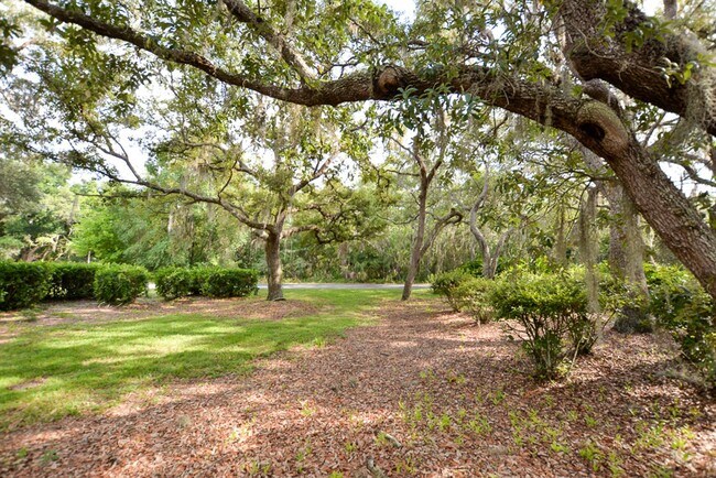 Building Photo - 622 Olde Camelot Cir