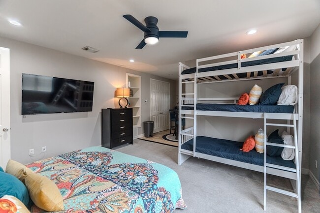 Building Photo - 7039 Kingston Cove Ln