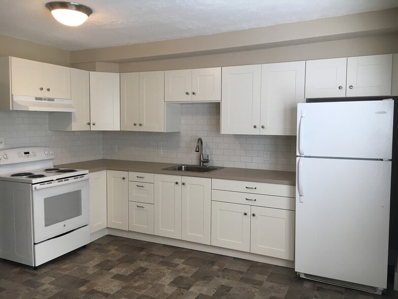 Kitchen - 4743 N Albina Ave