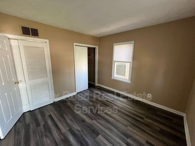 Building Photo - 1211 Azel Ave