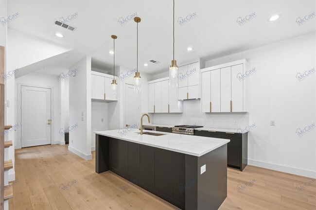 Building Photo - 5633 Side Ave