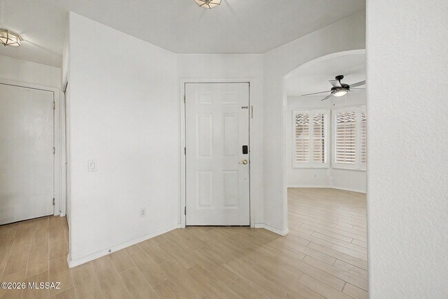 Building Photo - 2656 W Mountain Heights Ct