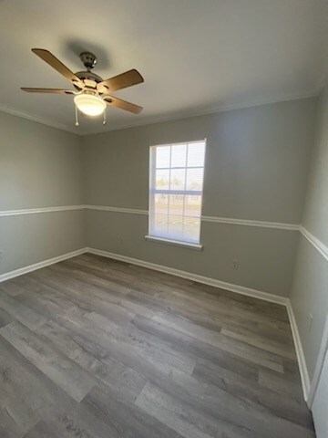 Building Photo - 213 Dahlia Dr
