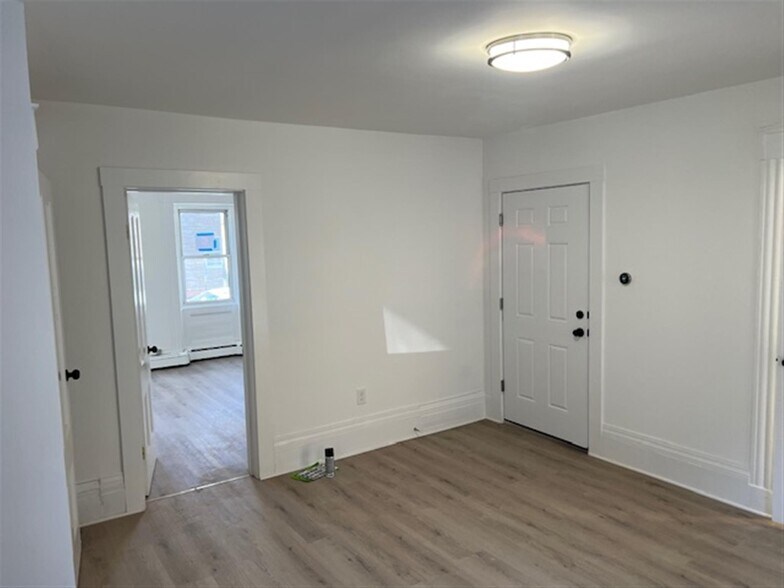 Building Photo - 8 6th St