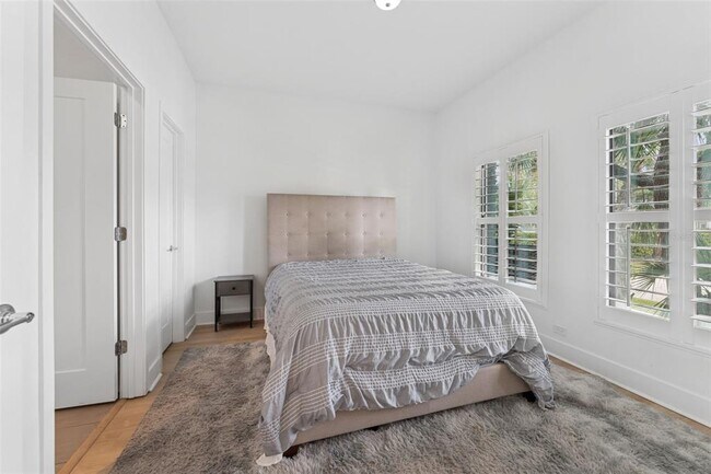 Building Photo - 4810 W McElroy Ave