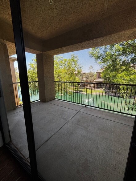 Building Photo - 705 W Queen Creek Rd