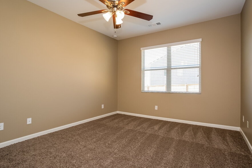 Building Photo - 107 Woodbridge Trl