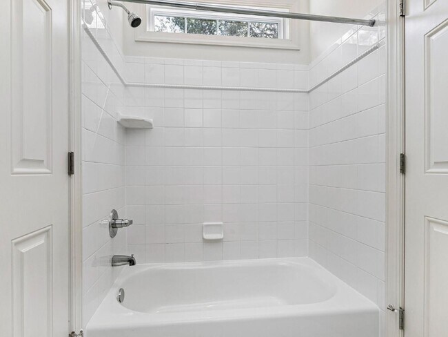 Building Photo - Super cute bungalow in Chantilly with rocking chair front porch!