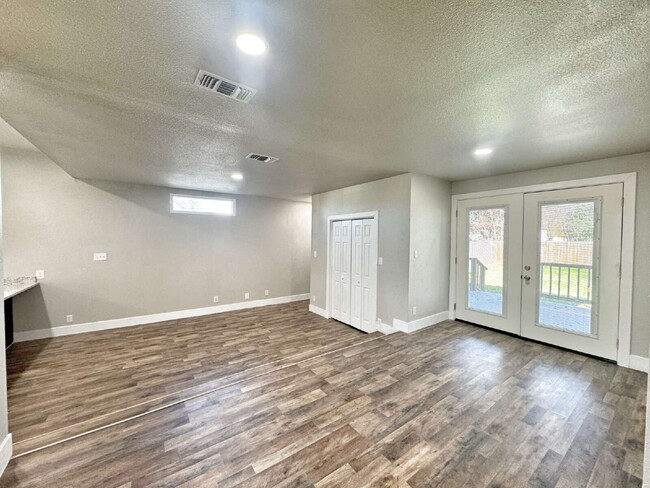 Building Photo - Move-In Special: 1 Month Rent Concession on a 14-Month Lease!