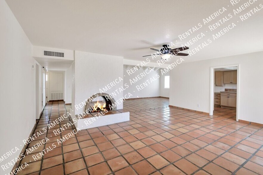 Building Photo - 2076 E Alameda Dr