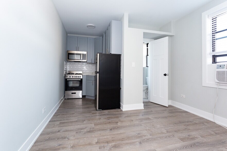 Building Photo - 508 W Belmont Ave