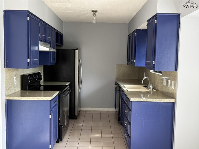 Building Photo - 5307 Hooper Dr