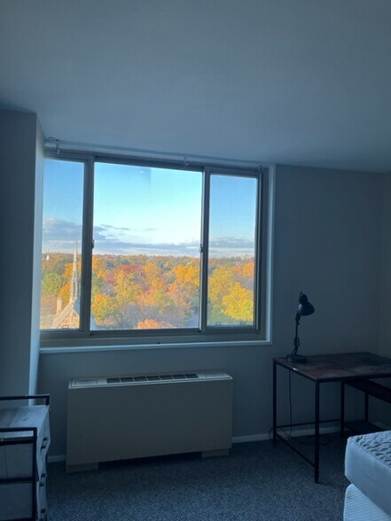 Building Photo - 1 E University Pky