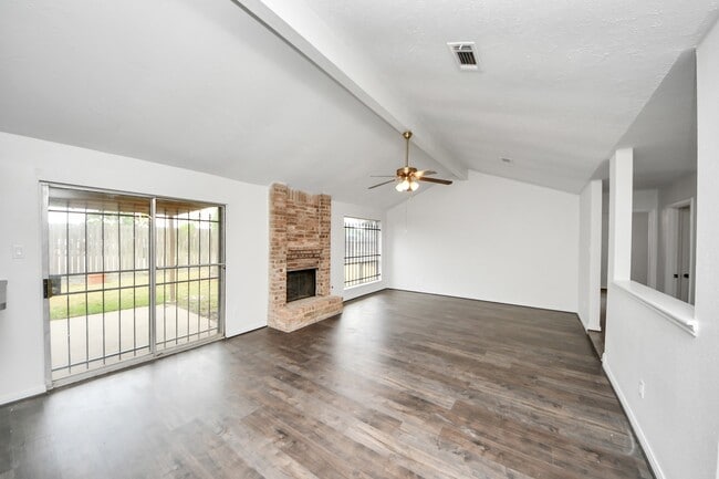 Building Photo - 1207 Park Knoll Ln
