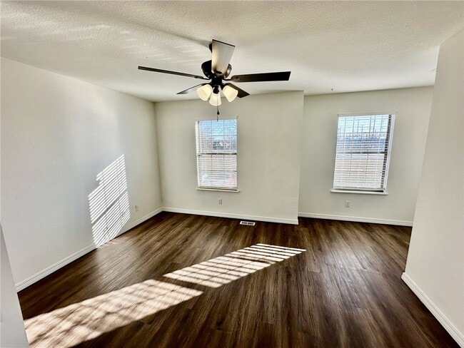 Building Photo - 1244 SW Elm Tree Rd