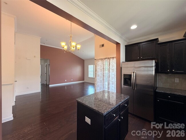 Building Photo - 14635 Juventus St