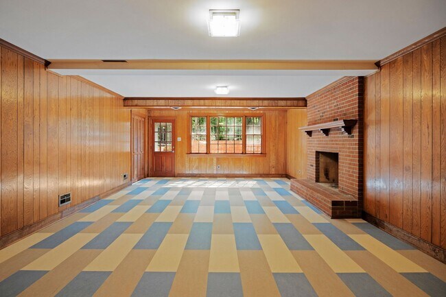 Building Photo - 2401 Scarsborough Dr