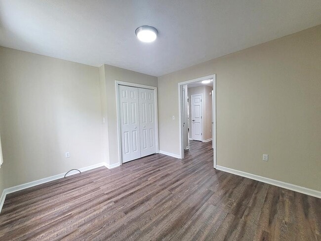 Building Photo - 956 Beverly Dr