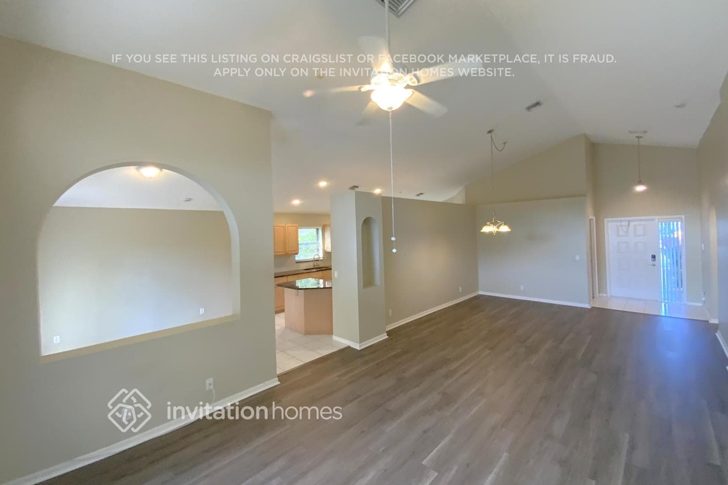 Building Photo - 10484 Lexington Cir S