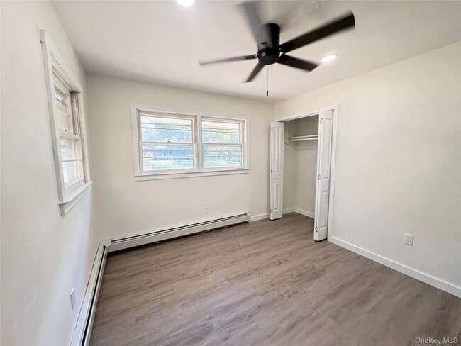 Building Photo - 27 Floral Dr