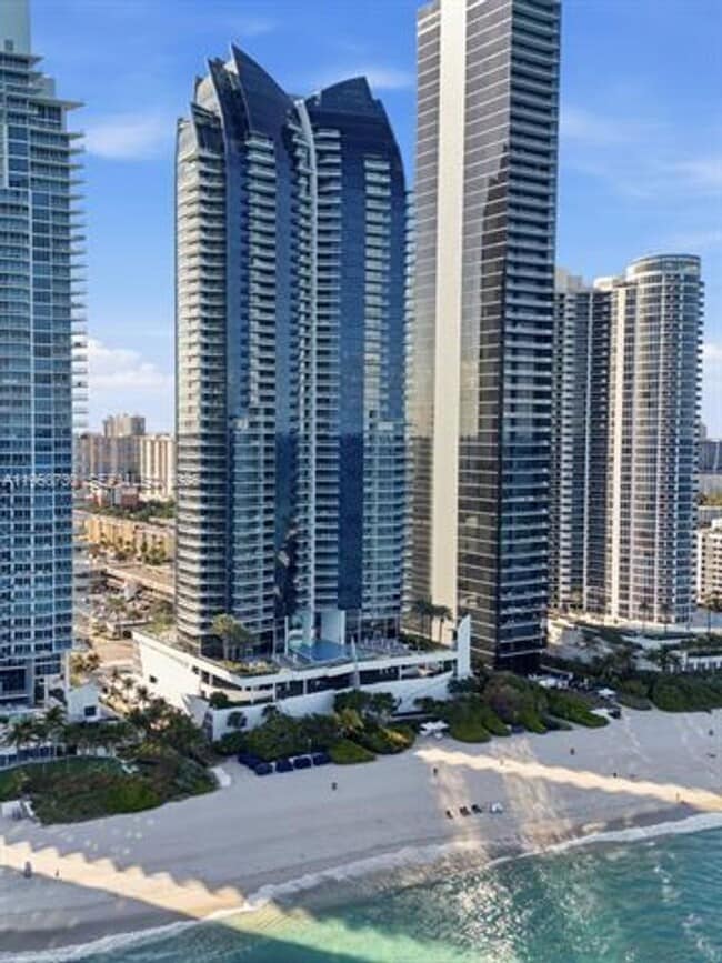 Building Photo - 17121 Collins Ave