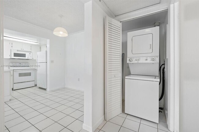 Building Photo - 8615 NW 5th Terrace