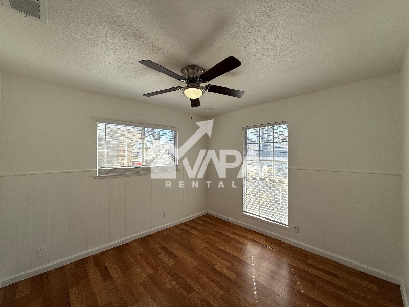 Building Photo - 7223 Glen Haven Dr