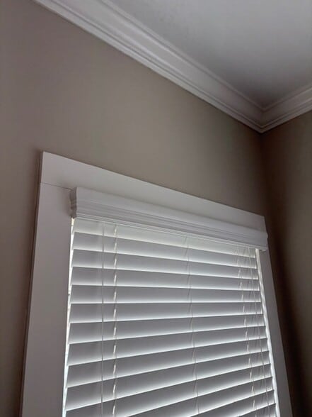Extensive window moldings - 108 Bellingdon Dr