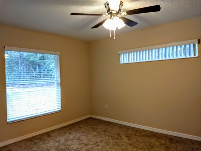 Main bedroom - 9356 N Peachtree Way