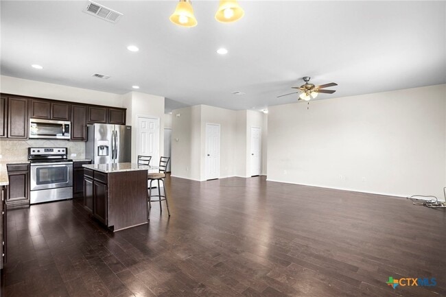 Building Photo - 1203 Daffodil Dr