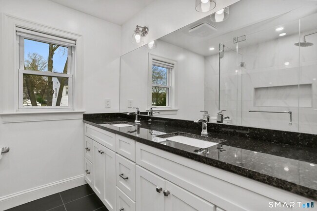 Building Photo - 86 New St