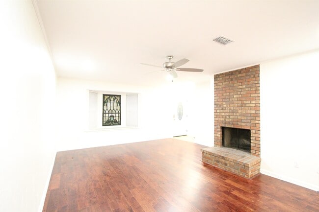 Building Photo - 617 N Magnolia Dr