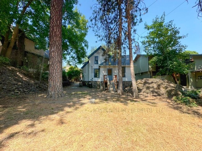 Building Photo - *COMING SOON* Vintage Craftsman In Prime L...