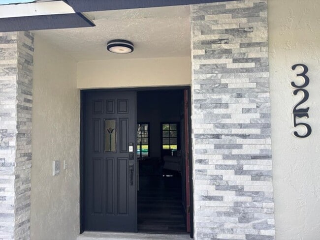 Building Photo - 325 Knotty Wood Ln