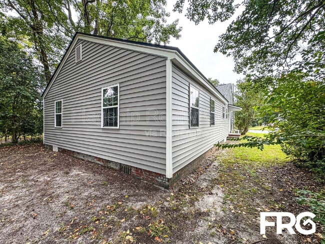 Building Photo - 804 Bancroft Ave
