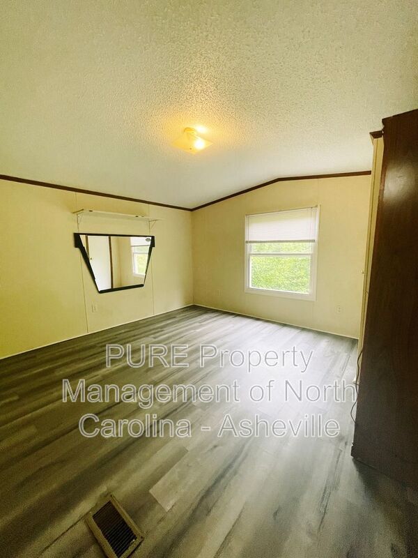 Building Photo - 61 Page Dr