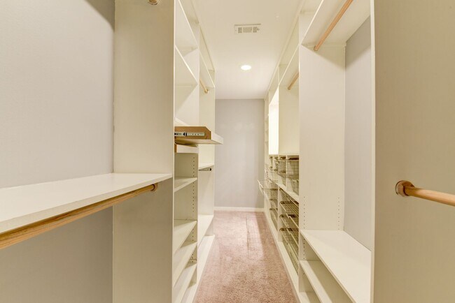 Building Photo - Modern Townhome In The Heart Of Midtown!