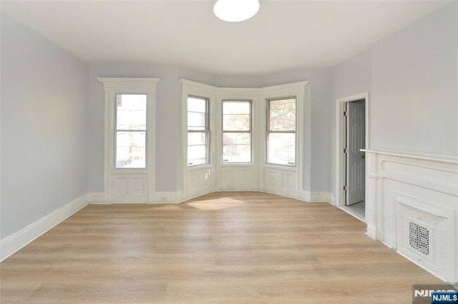 Building Photo - 124 Tuers Ave