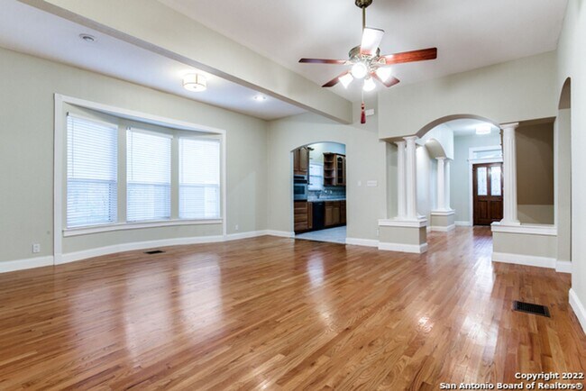 Building Photo - 4-BEDROOM IN ALAMO HEIGHTS