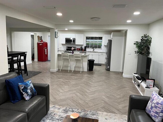 Building Photo - 626 74th St N