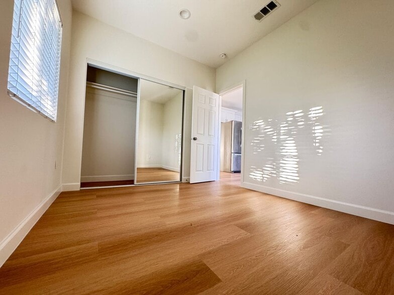 Building Photo - 6635 Vanguard Ave