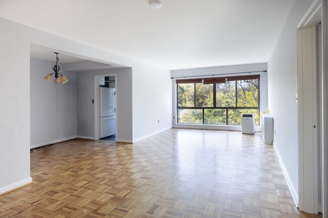 Building Photo - 3901 Tunlaw Rd NW