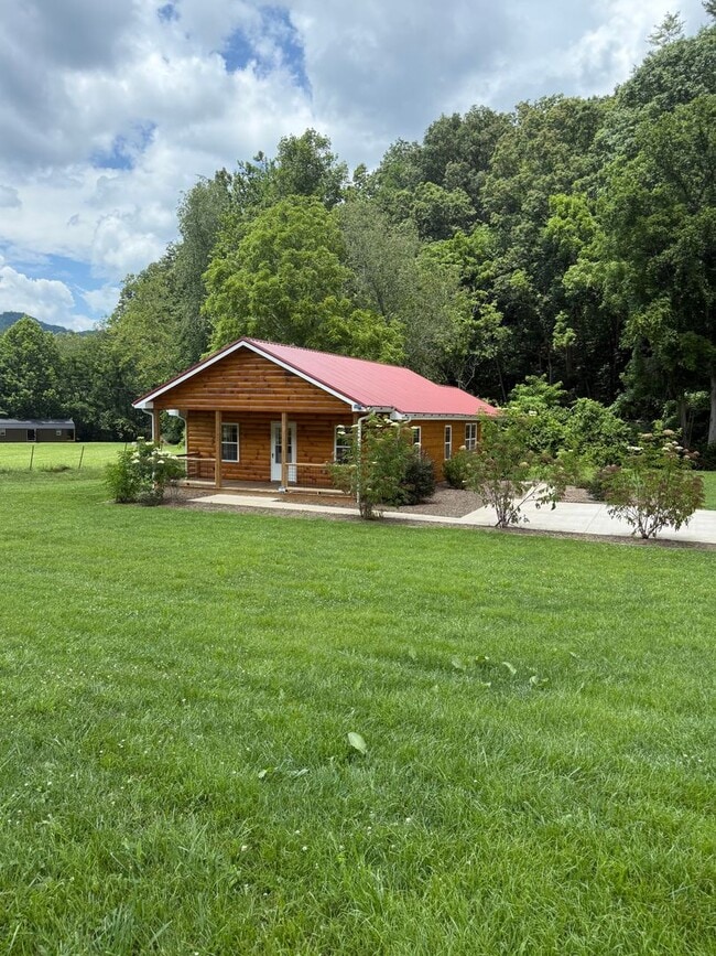 Building Photo - Updated 2 Bed 1 Bath Home in Mars Hill, NC!!