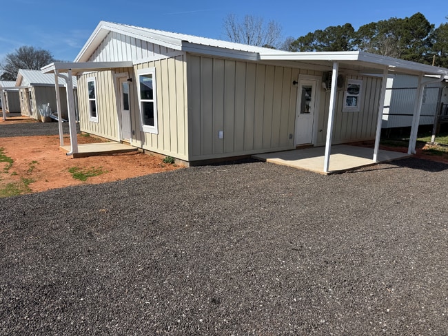 Building Photo - 80 Redwood Ln