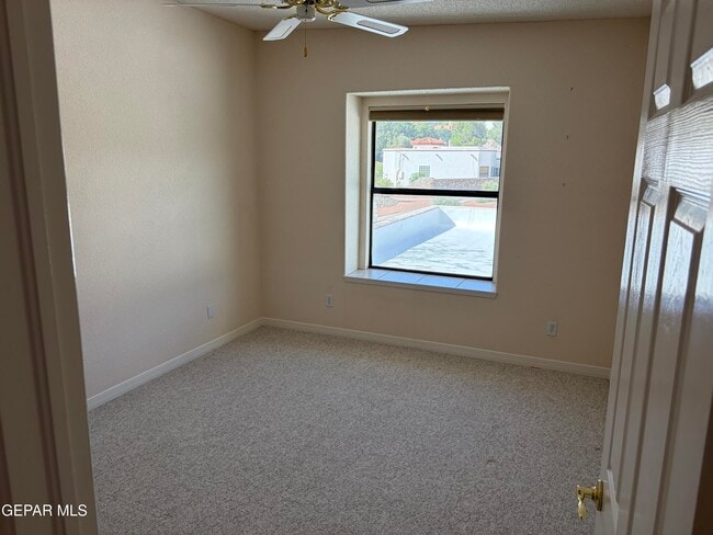 Building Photo - 320 Ave Mirador