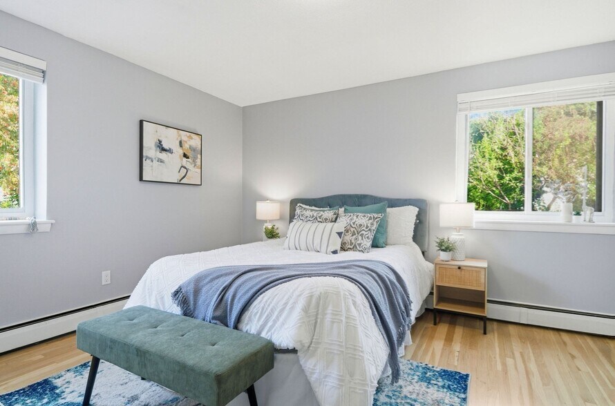 Building Photo - 20 Radcliffe Rd